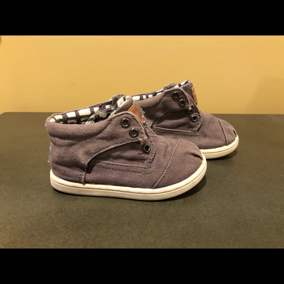 TOMS Toddler size 6 slip on high tops - Picture 3 of 4